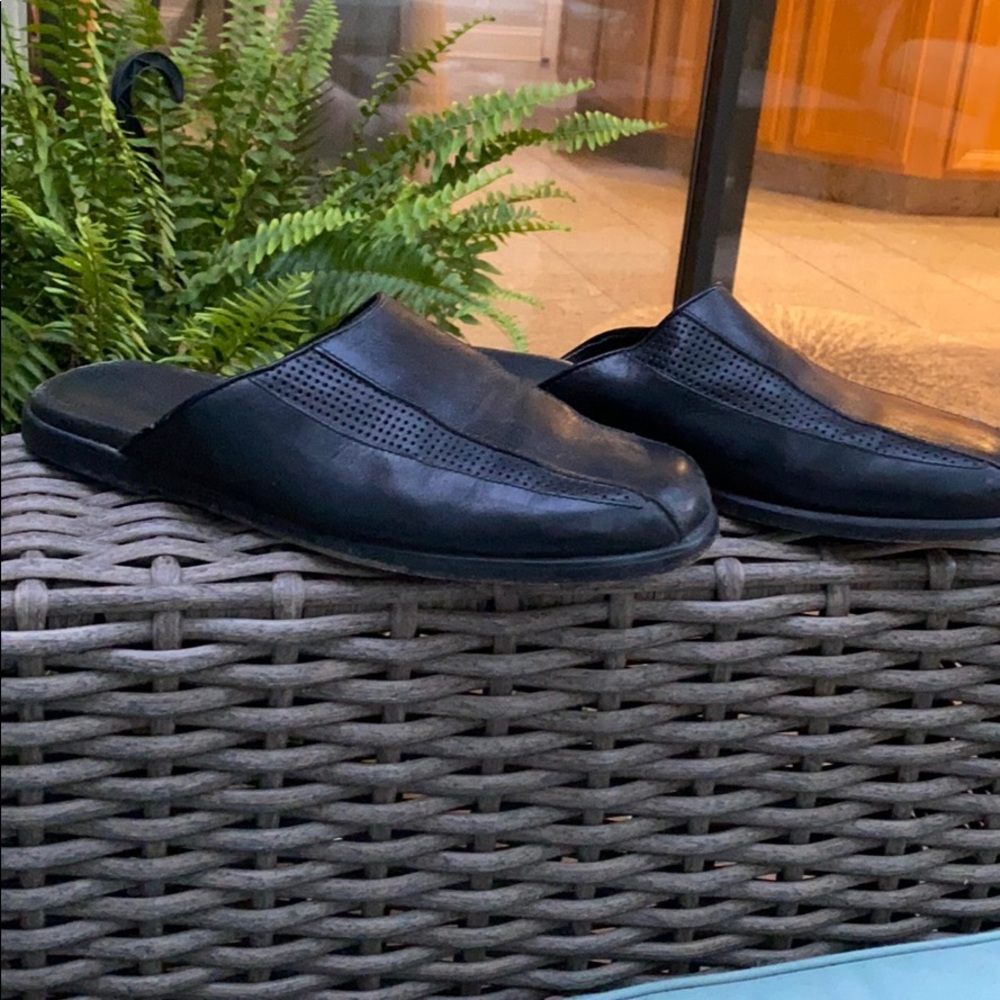Tommy Bahama San Marino black leather slip ons, 10